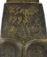 Zsakó István (1954- ): Piramisnő. Öntött, patinázott bronz. Üreges rész gipsszel kiöntve. Jelzett: Z...