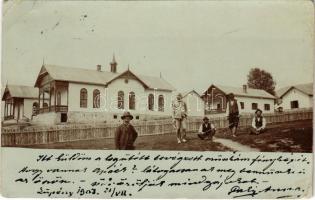 1903 Lupény, Lupeni; nyaralók / villas. photo (szakadás / tear)