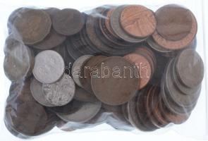Nagy-Britannia vegyes fémpénztétel ~580g-os súlyban T:vegyes United Kingdom mixed coin lot in ~580g weight C:mixed