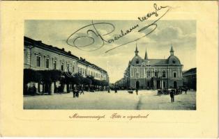 Máramarossziget, Sighetu Marmatiei; Fő tér a vigadóval, Dreher sörcsarnok, piac. W.L. Bp. 256. / main square, beer hall, market