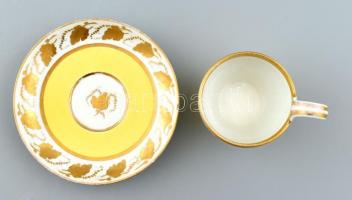 Biedermeier bécsi csésze porcelán, sárga fonddal és aranyozással, ívelt füllel. Mindkét darabon jelz...