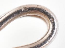 Ezüst(Ag) nyaklánc, filigrán díszítésű medállal, jelzett, h: 46 cm, d: 3,6 cm, nettó: 20,69 g