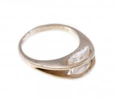 Ezüst(Ag) gyűrű, négyzetes kővel, jelzett, méret: 52, bruttó: 3,84 g