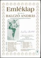2005 Emléklap Balczó András szombathelyi látogatásának tiszteletére, Balczó András (1938- ) háromszoros olimpiai bajnok öttusázó saját kezű aláírásával + cca 1972 Bene Ferenc labdarúgó fotója, hátoldalán rövid életrajzi leírásával, a Képes Sport melléklete