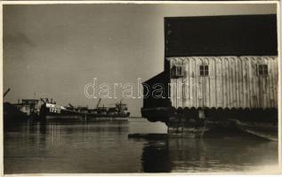 Mohács, uszályok, úszó hajómalom / floating boat mill. photo