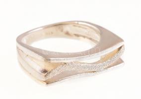 Ezüst(Ag) szögletes gyűrű, jelzett, méret: 55, nettó: 5,86 g