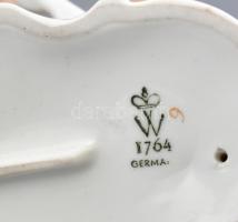 Wallendorf porcelán puttó kutyával, kézzel festett, jelzett, kopásnyomokkal, m: 16 cm