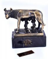 Romulus és Remus a farkassal, az 1960-as római olimpia emlékszobra. Bronzírozott fém, márvány talapzaton, A.S. Italy jelzéssel, a talapzat egyik sarka sérült, a fémtábla levált róla, 13x13x6 cm