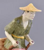 Csehszlovák kerámia kocsit húzó kínai figura, kézzel festett, jelzett, lepattanással, 20×26 cm