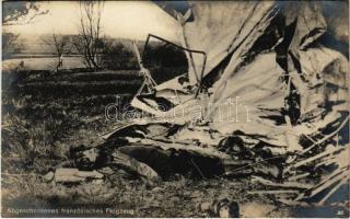 Abgeschossenes französisches Flugzeug / WWI German military, shot down French aircraft, dead pilot