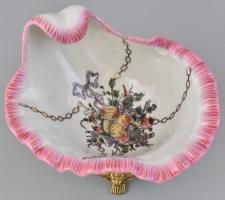 Barokk kagyló alakú porcelán kínáló bronz talpon, jelzett, hibátlan. m: 18 cm