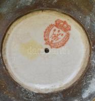 Barokk kagyló alakú porcelán kínáló bronz talpon, jelzett, hibátlan. m: 18 cm