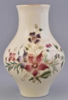 Zsolnay porcelán váza virág mintával. Kézzel festett, jelzett, hibátlan. m: 18,5 cm