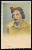 1943 Auxiliary Territorial Service, brit hadsereg, női önkéntes szolgálat tagja, színezett portré, datálva, 13,5×8,5 cm