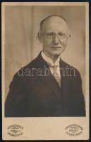 1930 Cvikkeres úr portréja, fotólap Seidner Zoltán műterméből, 13,5×8,5 cm