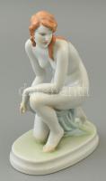 Zsolnay porcelán térdelő női akt, kézzel festett, jelzett, hibátlan, m: 23 cm