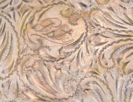 Ezüst (Ag) pudrié, fedelén "Pisti" felirattal, jelzett, kissé kopottas, d: 6,5 cm, nettó: ...