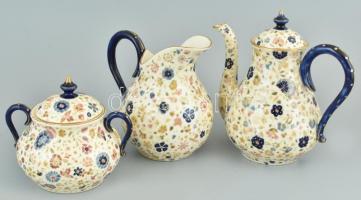 Zsolnay porcelán négy személyes teás készlet kiöntőkkel, cukordobozzal. Historizáló, virágos dekor, ...