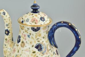 Zsolnay porcelán négy személyes teás készlet kiöntőkkel, cukordobozzal. Historizáló, virágos dekor, ...