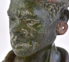 Zulu férfi büszt. Szerpentinből, márványból és gránitból készült mellszobor. Jelzett: Gsehton. m:15c...