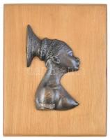 Zulu nő relief, ón, fára applikálva. 28x22cm