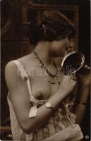 Erotikus hölgy fedetlen keblekkel kezében tükörrel / Erotic lady with uncovered breasts holding a mirror. G.A. 115. (non PC)
