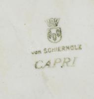 Capri von Schierholz porcelán bonbonniere tetején a szemlélődő Ámorral. Oldalán faun és nimfa szerel...