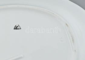 Zsolnay tollazott 25 részes étkészlet. Barokk mintás fehér étkészlet, kézi festésű tollazott aranyoz...