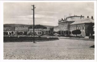 Ipolyság, Sahy; Vármegyeháza, Országzászló, Somogyi üzlete. Polgár I. kiadása / county hall, Hungarian flag, shops