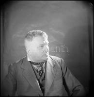 1938 Szabó Dezső (1879-1945) író, Truskovszky Dezső 9 db felvétele, fotónegatív, 6×6 cm