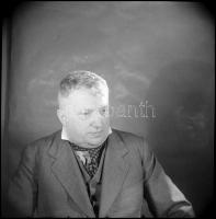 1938 Szabó Dezső (1879-1945) író, Truskovszky Dezső 9 db felvétele, fotónegatív, 6×6 cm