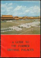cca 1960-1970 A Guide to the Former Imperial Palaces / A pekingi császári palota (Tiltott Város) képes ismertető füzete, angol nyelven, színes fotókkal, térképpel, kissé kopott tűzött papírkötésben, 32 p.
