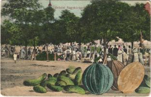 1908 Nagykőrös, Uborkavásár a piactéren. Geszner J. kiadása. Uborka montázs (EB)