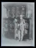 cca 1900 Jókai Mór írót ábrázoló, Erdélyi Mór fotóról készített régi üvegnegatív, 12×9 cm