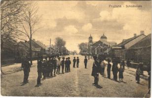 Pruzhany, Pruzana; Schloßstraße / street view, Russian soldiers (EK)