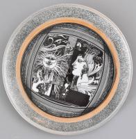 Hollóházi Szász Endre (Napfény c. alkotásából részlet) által tervezett mintával díszített porcelán tálka. Matricás, jelzett, kopott, apró karcok. d:15,5 cm