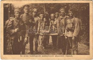 Az orosz hadifoglyok zsákmányolt aknavetőt visznek / WWI Austro-Hungarian K.u.K. military, Russian POWs (prisoners of war) carrying a captured mine thrower (EK)