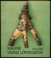Borsos Béla: Magyar vadász lőportartók. Bp., 1982, Corvina, 90+2 p.+40 t. Kétoldalas színes képtáblákkal. Kiadói egészvászon-kötésben, kiadói védőborítóban.