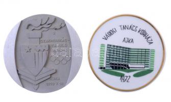 1972. "Ajka Városi Tanács Kórháza" festett, jelzett hollóházi porcelán emlékérem tokban (87mm) + 1979. "V. Szakmunkástanuló Olimpia Ajka 1979.V.19." fém emlékérem tokban (87mm) T:1,1-