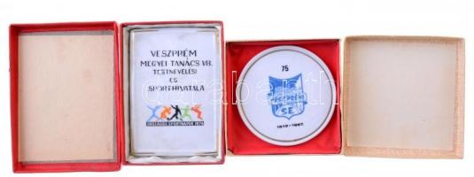 1974. "Veszprém Megyei Tanács VB. Testnevelési és Sporthivatala" festett, jelzett hollóház...