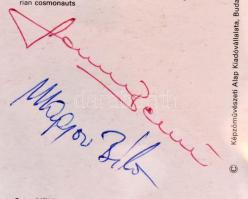 1980 Szovjet-magyar közös űrrepülés emlékalbuma, benne emléklapok borítékok, rajtuk Farkas Bertalan ...