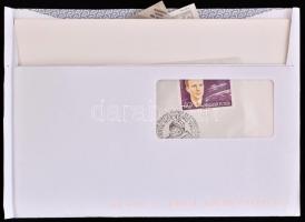 1980 Szovjet-magyar közös űrrepülés emlékalbuma, benne emléklapok borítékok, rajtuk Farkas Bertalan ...