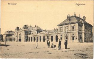 Kolozsvár, Cluj; Pályaudvar, vasútállomás. Vasúti levelezőlapárusítás 1. sz. 1918. / railway station
