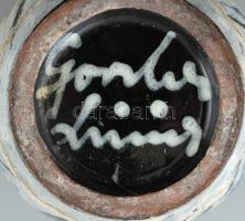 Gorka Lívia (1925 - 2011) Díszváza. Korongozott és kézzel formázott samottos kerámia. Oldalukon csav...