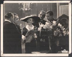 cca 1935 Kémlázadás, főszerepben: Renate Müller, vintage film fotó, hátoldalán feliratozott és Kovács Emil és Tsa. Bt. filmkölcsönző bélyegzőjével, szélein sérült, 23x29 cm