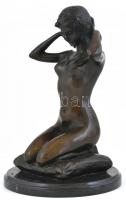 Ponsart, Paul (1882-1915, francia szobrász) - Női akt öntött, patinázott bronzfigura, párnán térdelő, láncot maga köré tekerő nő, kerek márvány talapzaton, a párnán jelzett: Paul Ponsart, m: 29 cm, d:20cm (után öntés)