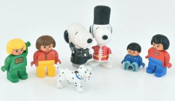 7 db műanyag játék figura: 4 db Lego v. Duplo, 2 db Snoopy, 1 db kutya, m: 5 és 9,5 cm közötti méretben