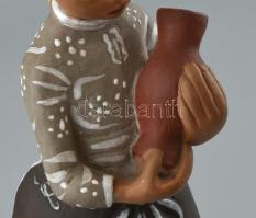 Kovács Margit (1902-1976): Leány korsóval. Színesen festett, engóbozott kerámia. Korának megfelelő á...