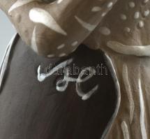 Kovács Margit (1902-1976): Leány korsóval. Színesen festett, engóbozott kerámia. Korának megfelelő á...