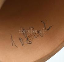 Kovács Margit (1902-1976): Leány korsóval. Színesen festett, engóbozott kerámia. Korának megfelelő á...